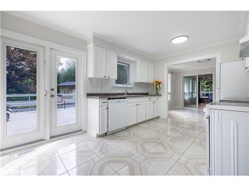 4175 5Th Sideroad, Bradford West Gwillimbury, ON - Indoor Photo Showing Kitchen With Double Sink