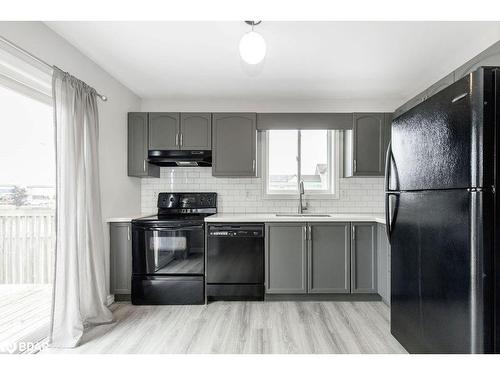 1 Pacific Avenue, Barrie, ON - Indoor Photo Showing Kitchen