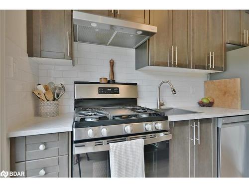 9 Deneb Street, Barrie, ON - Indoor Photo Showing Kitchen With Upgraded Kitchen