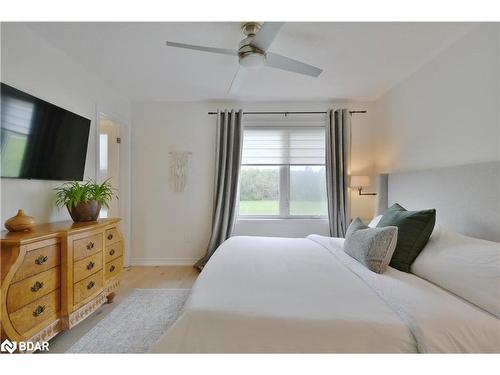 9 Deneb Street, Barrie, ON - Indoor Photo Showing Bedroom