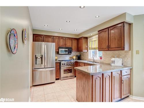 8 Appleton Trail, Brampton, ON - Indoor Photo Showing Kitchen