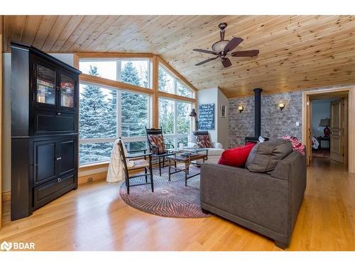 1139 River Lane, Severn Bridge, ON - Indoor Photo Showing Living Room