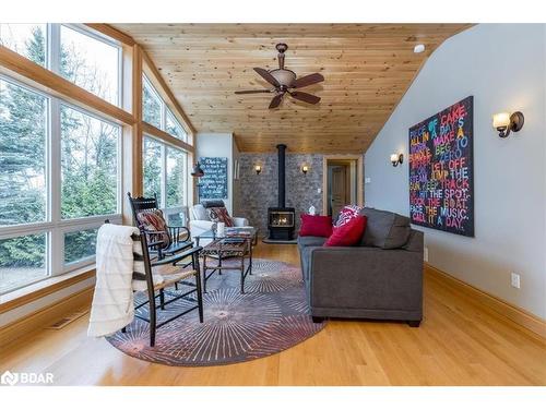 1139 River Lane, Severn Bridge, ON - Indoor Photo Showing Living Room