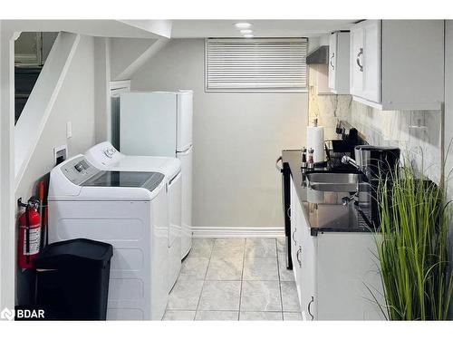 164 Eagle Street, Newmarket, ON - Indoor Photo Showing Laundry Room