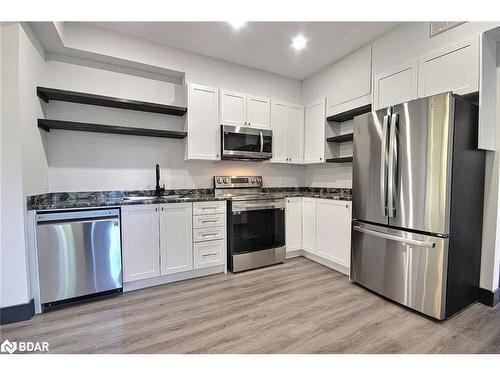 B-23 Gray Street, Coldwater, ON - Indoor Photo Showing Kitchen With Upgraded Kitchen