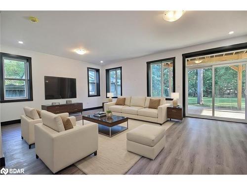 B-23 Gray Street, Coldwater, ON - Indoor Photo Showing Living Room