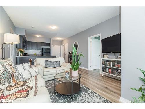 305-295 Cundles Road East Road E, Barrie, ON - Indoor Photo Showing Living Room