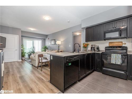 305-295 Cundles Road East Road E, Barrie, ON - Indoor Photo Showing Kitchen