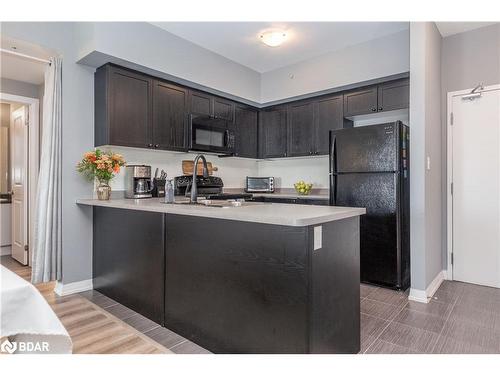 305-295 Cundles Road East Road E, Barrie, ON - Indoor Photo Showing Kitchen