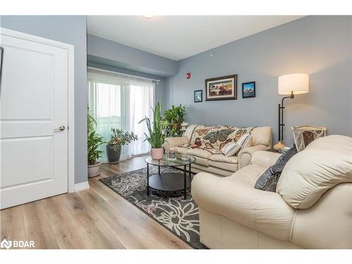 305-295 Cundles Road East Road E, Barrie, ON - Indoor Photo Showing Living Room