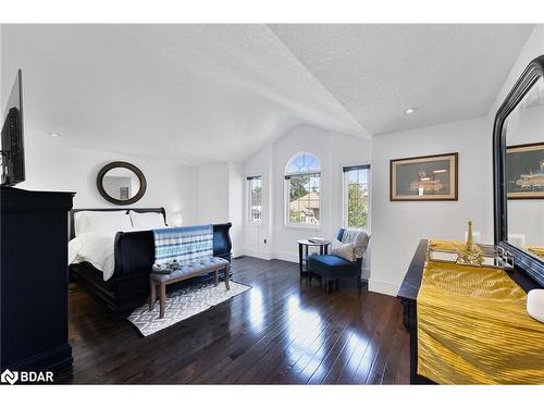 20 Armeda Clow Crescent, Angus, ON - Indoor Photo Showing Living Room