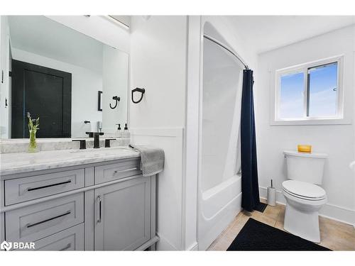 20 Armeda Clow Crescent, Angus, ON - Indoor Photo Showing Bathroom