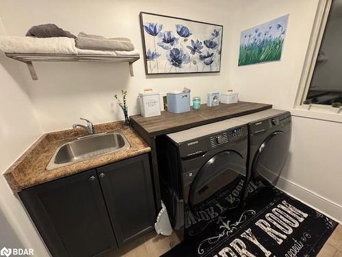 20 Armeda Clow Crescent, Angus, ON - Indoor Photo Showing Laundry Room