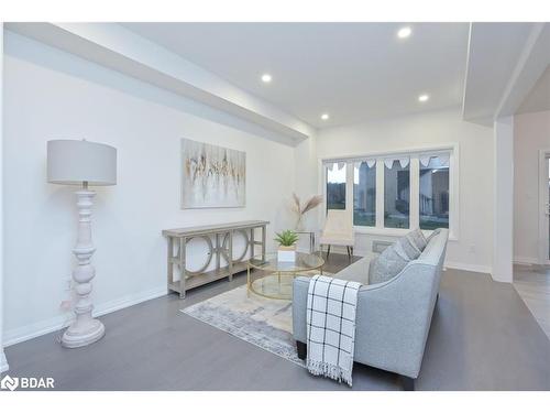 48 Nicort Rd Road, Wasaga Beach, ON - Indoor Photo Showing Living Room