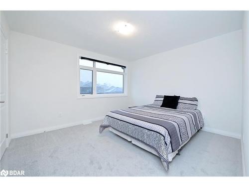 48 Nicort Rd Road, Wasaga Beach, ON - Indoor Photo Showing Bedroom