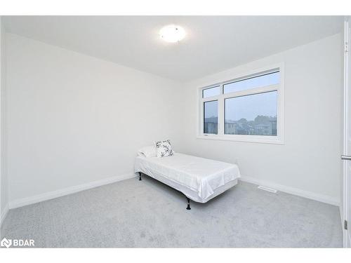 48 Nicort Rd Road, Wasaga Beach, ON - Indoor Photo Showing Bedroom