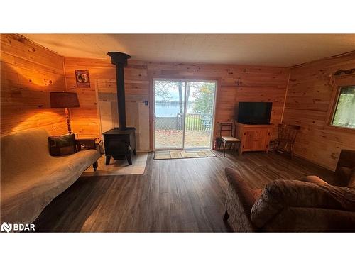 51 Bayside Drive, Mcmurrich/Monteith, ON - Indoor Photo Showing Living Room