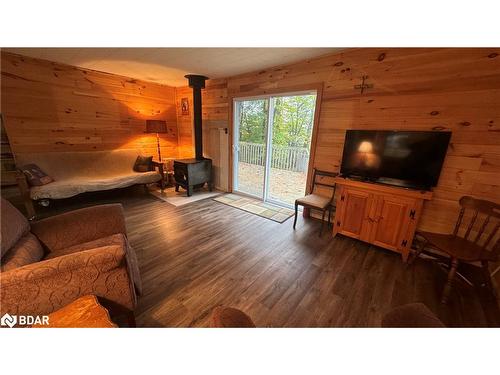 51 Bayside Drive, Mcmurrich/Monteith, ON - Indoor Photo Showing Living Room