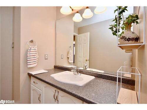 65 Johnson Street Street, Orillia, ON - Indoor Photo Showing Bathroom