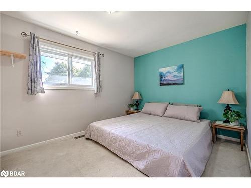 7 Alexander Avenue, Barrie, ON - Indoor Photo Showing Bedroom