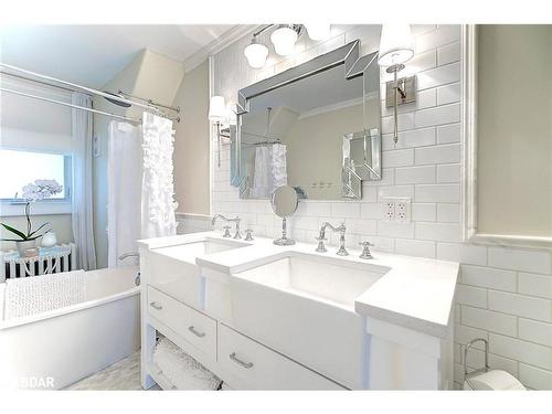 422 Hugel Avenue, Midland, ON - Indoor Photo Showing Bathroom