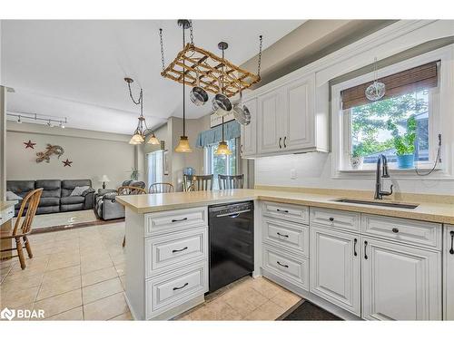 34 Batteaux Street, Barrie, ON - Indoor Photo Showing Kitchen