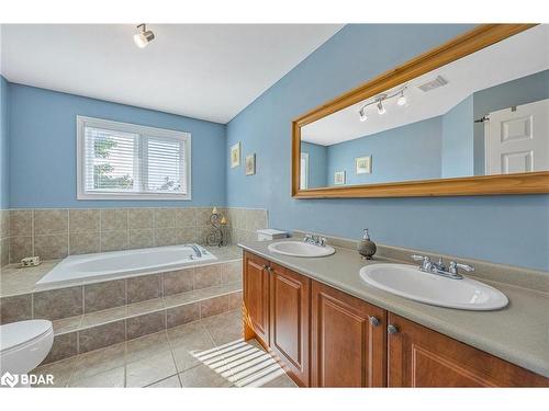 34 Batteaux Street, Barrie, ON - Indoor Photo Showing Bathroom