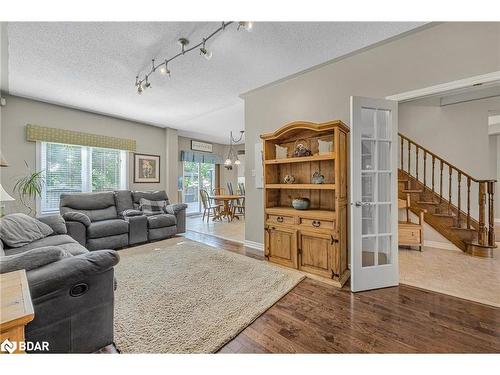 34 Batteaux Street, Barrie, ON - Indoor Photo Showing Living Room