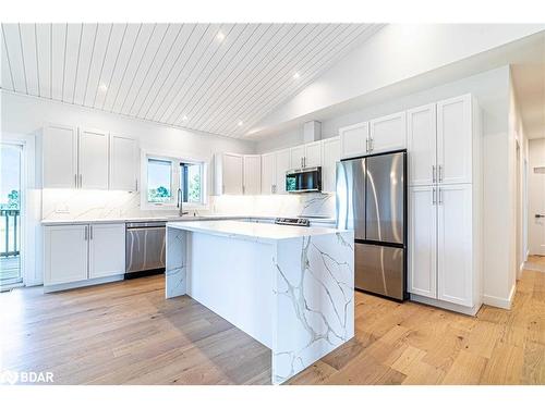 33 Coshs Road, Bobcaygeon, ON - Indoor Photo Showing Kitchen With Upgraded Kitchen