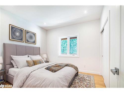 33 Coshs Road, Bobcaygeon, ON - Indoor Photo Showing Bedroom