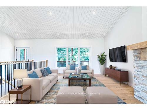 33 Coshs Road, Bobcaygeon, ON - Indoor Photo Showing Living Room