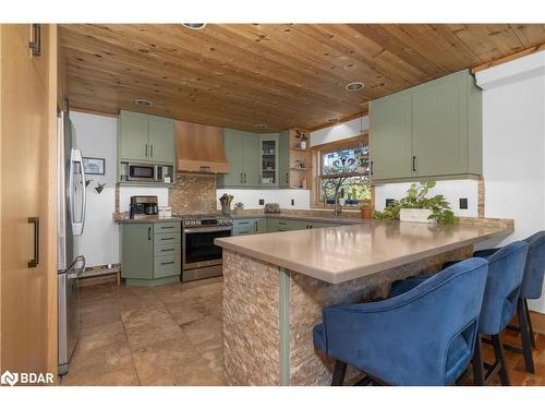 17 Bridle Path, Oro-Medonte, ON - Indoor Photo Showing Kitchen