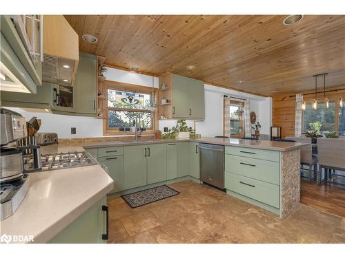 17 Bridle Path, Oro-Medonte, ON - Indoor Photo Showing Kitchen