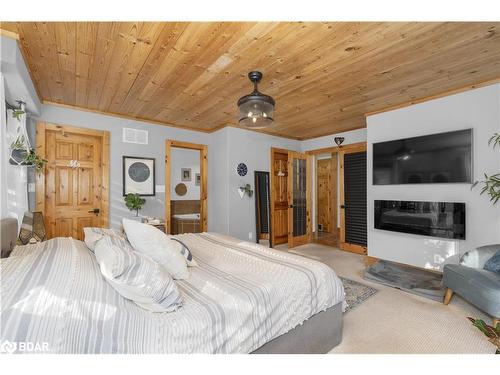 17 Bridle Path, Oro-Medonte, ON - Indoor Photo Showing Bedroom With Fireplace