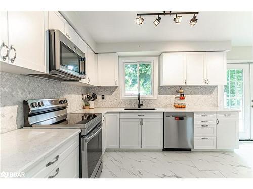 734 James Street, Innisfil, ON - Indoor Photo Showing Kitchen With Stainless Steel Kitchen With Upgraded Kitchen