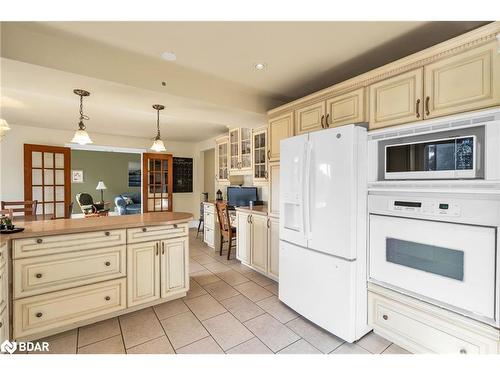 9 Tower Court, Bradford, ON - Indoor Photo Showing Kitchen