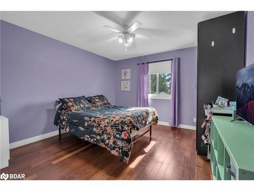 9 Tower Court, Bradford, ON - Indoor Photo Showing Bedroom