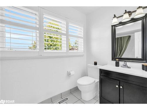 9 Tower Court, Bradford, ON - Indoor Photo Showing Bathroom