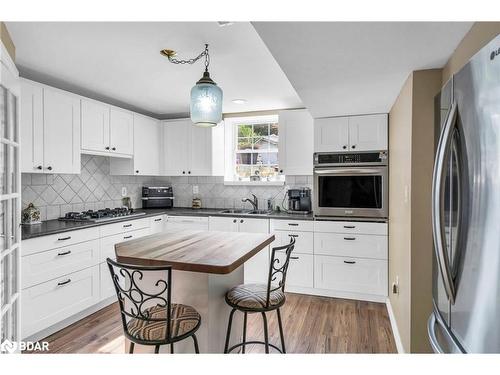 9 Tower Court, Bradford, ON - Indoor Photo Showing Kitchen With Double Sink