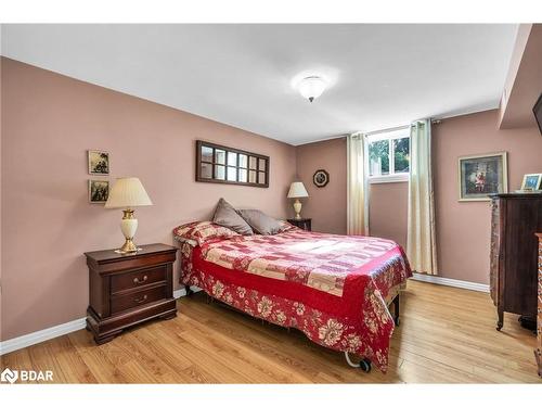 9 Tower Court, Bradford, ON - Indoor Photo Showing Bedroom