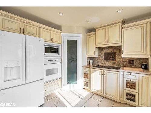 9 Tower Court, Bradford, ON - Indoor Photo Showing Kitchen