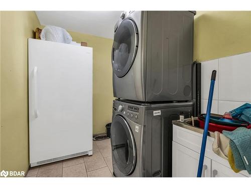 9 Tower Court, Bradford, ON - Indoor Photo Showing Laundry Room