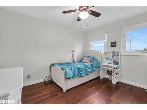 9 Tower Court, Bradford, ON - Indoor Photo Showing Bedroom