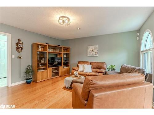 2320 7Th Line, Innisfil, ON - Indoor Photo Showing Bedroom