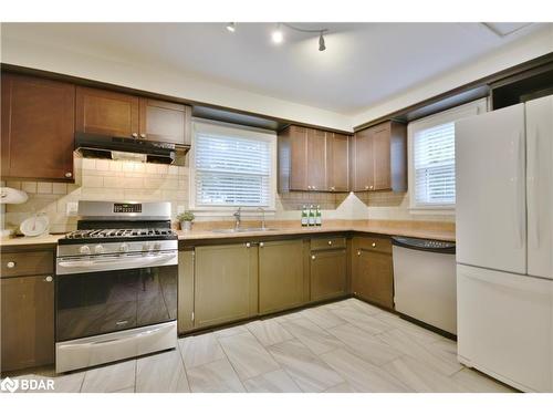 379 Old Muskoka Road, Orillia, ON - Indoor Photo Showing Kitchen