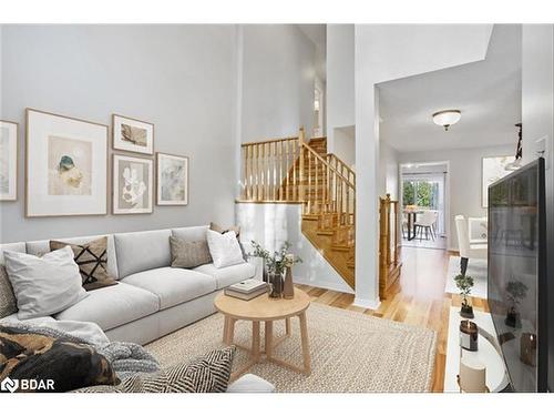 2173 Crestmont Drive, Oakville, ON - Indoor Photo Showing Living Room