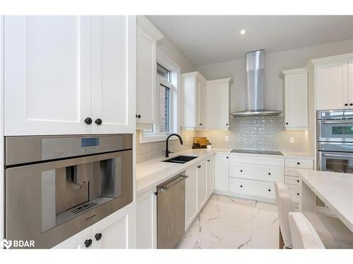 27 Muirfield Drive, Barrie, ON - Indoor Photo Showing Kitchen With Double Sink With Upgraded Kitchen