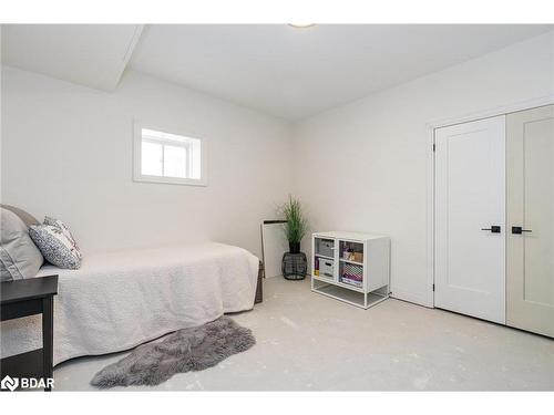 27 Muirfield Drive, Barrie, ON - Indoor Photo Showing Bedroom