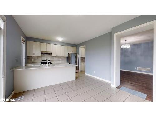 10 Fruitvale Circle, Brampton, ON - Indoor Photo Showing Kitchen