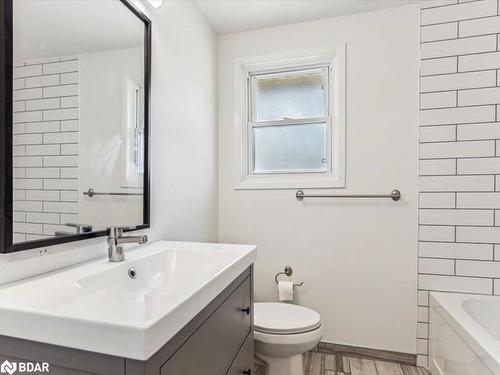 22-242 Lakeport Road, St. Catharines, ON - Indoor Photo Showing Bathroom